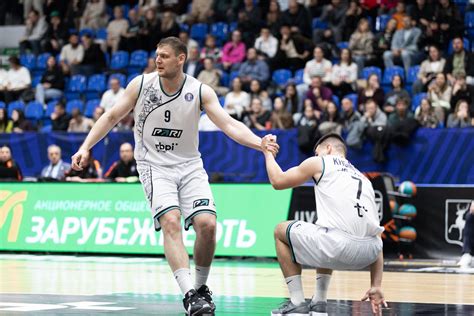 Барнаульские баскетболисты потерпели поражение в дебютном матче утешительного турнира Суперлиги