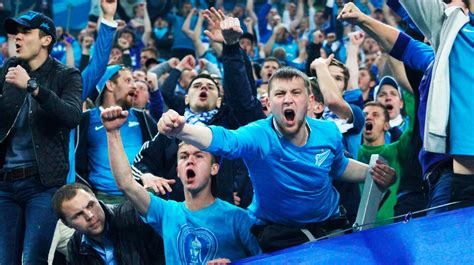 Болельщики «Зенита» устроили скандал после вылета из Кубка, забросав «Спартак» бутылками