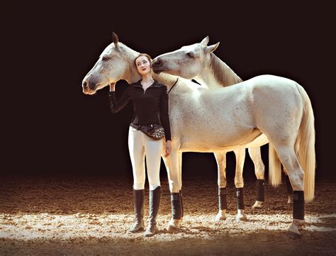 Конный спектакль Стеллы Маккартни: модный триумф в Год Лошади