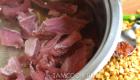 Ricetta classica della zuppa di piselli con carne