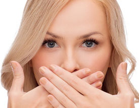 मुंह के कोनों में बन्स क्या हैं: कारण और उपचार