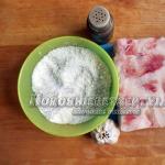 Läcker kokt ister med vitlök och kryddor - ett recept på hur man lagar kokt ister i kryddor