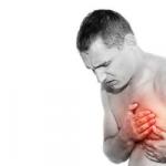 दिल में दर्द के साथ क्या करना है और जब बाएं हाथ सुन्न हो जाता है?