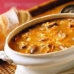सर्दियों के लिए और रात के खाने के लिए ताजे मशरूम से क्या पकाएं: मशरूम व्यंजनों के लिए चरण-दर-चरण फोटो रेसिपी मशरूम के साथ क्या किया जाता है
