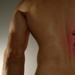 पीठ के निचले हिस्से के ऊपर दर्द का क्या कारण है
